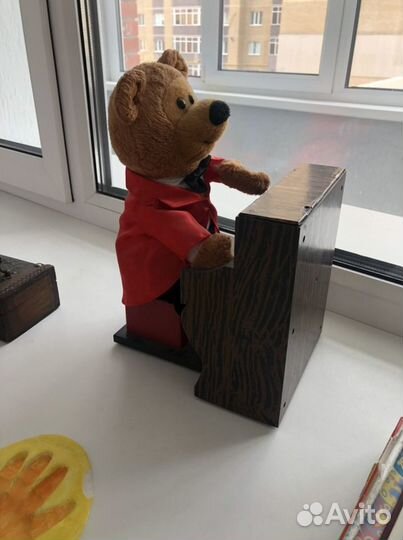 Медведь сувенирный поющий