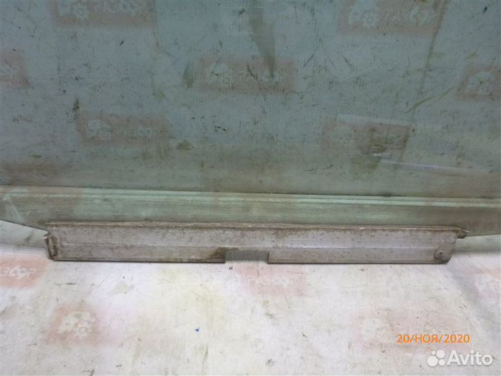 Стекло двери переднее правое Mercedes-Benz 190