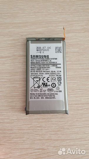Оригинальная батарея для S10 в отличном состоянии