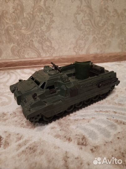 Игрушечный танк