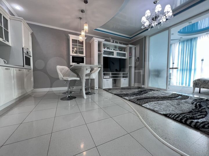 3-к. квартира, 65 м², 1/15 эт.