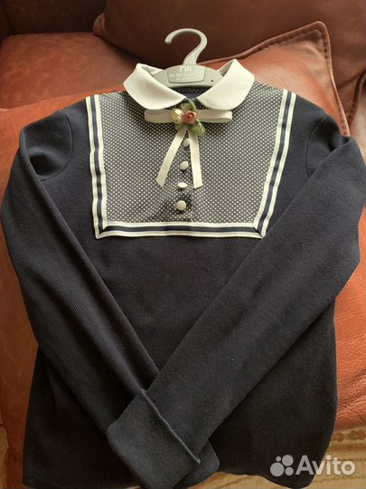 Комплект из двух блузок и жилетки