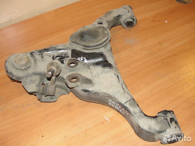 Нижний рычаг передний Nissan navara d40 2007г