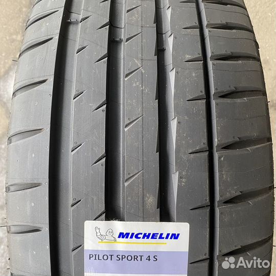 Michelin Pilot Sport 4 S 315/30 R22 107Y