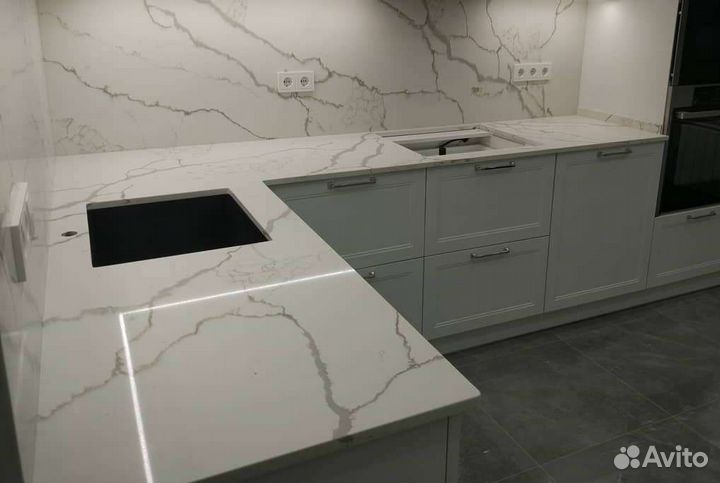 Кухонные столешницы и изделия из кварцевого камня