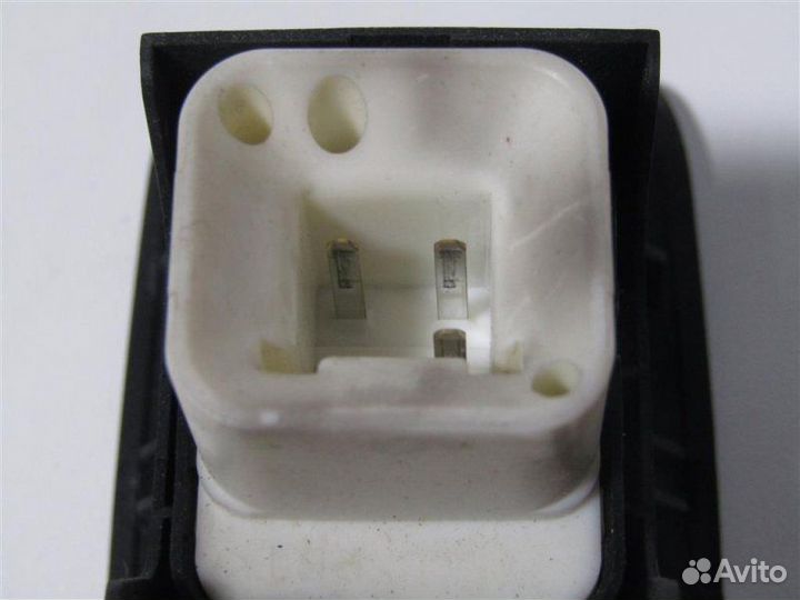 Кнопка стеклоподъемника передняя правая Mitsubishi