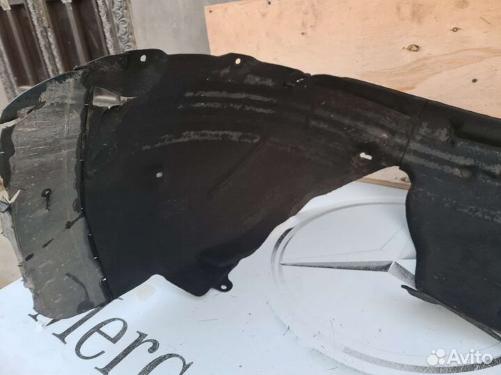 Передний левый подкрыльник Mercedes W222