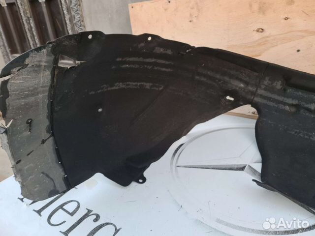 Передний левый подкрыльник Mercedes W222