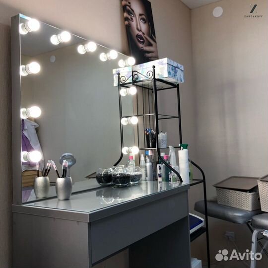 Гримерное зеркало с подсветкой