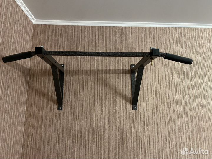 Турник настенный