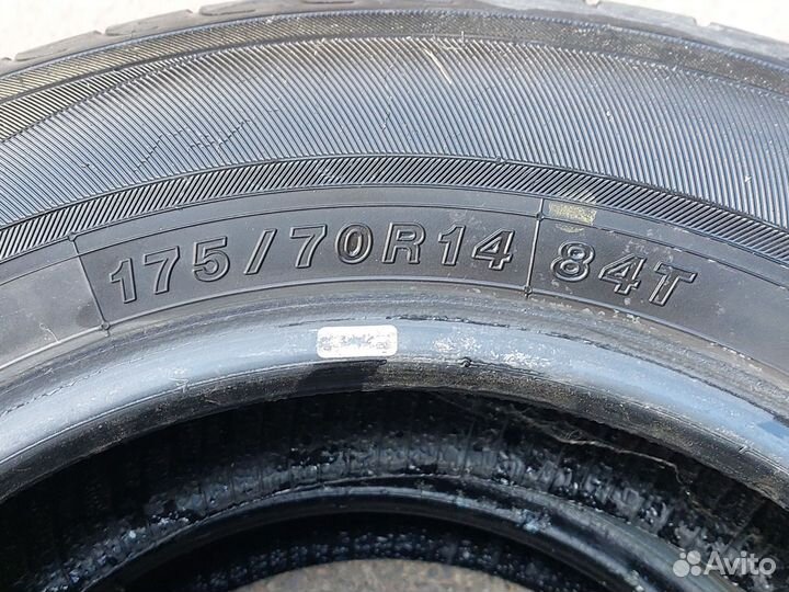 Yokohama BluEarth AE01 175/70 R14 84T