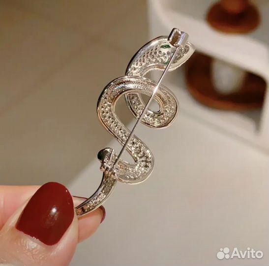 Брошь Сверкающая змейка символ 2025 года