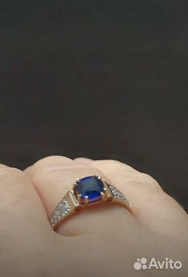 Золотое кольцо с сапфиром р.16