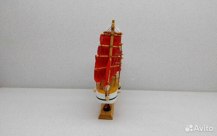 Парусник с алыми парусами 20,2*19 сувенир