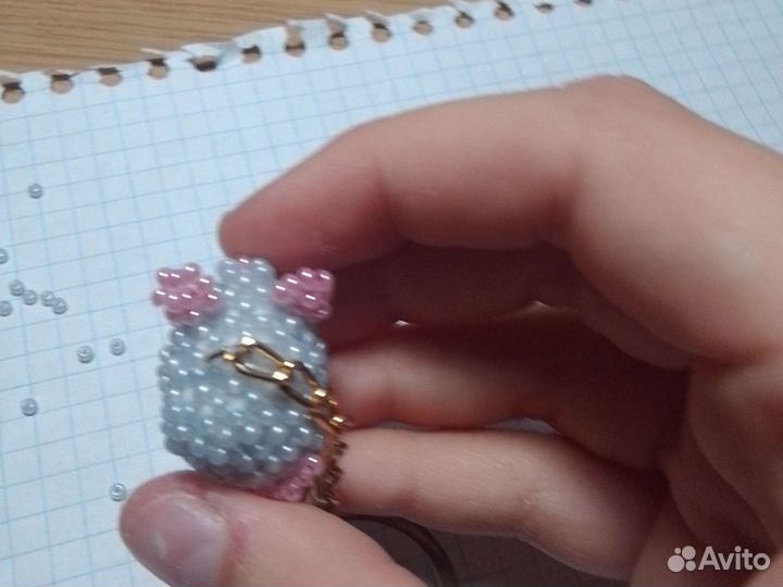 Мышка брелок из бисера