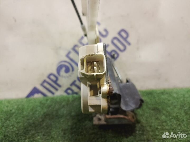 Замок двери задний левый Hyundai Elantra 3 Xd2