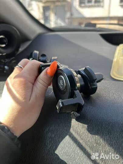 Держатель для телефона в машину