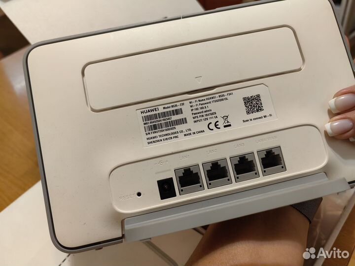 Интернет-центр Huawei B535-232 белый