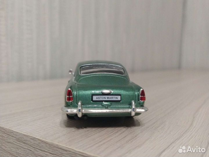 Aston Martin DB4 (1:43)