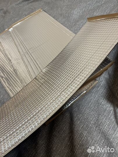 Выброизоляцыонный материал для автомобиля