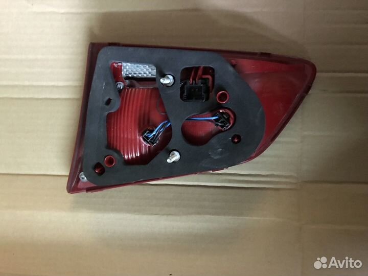 Фонарь внутренний левый задний VW Passat B7