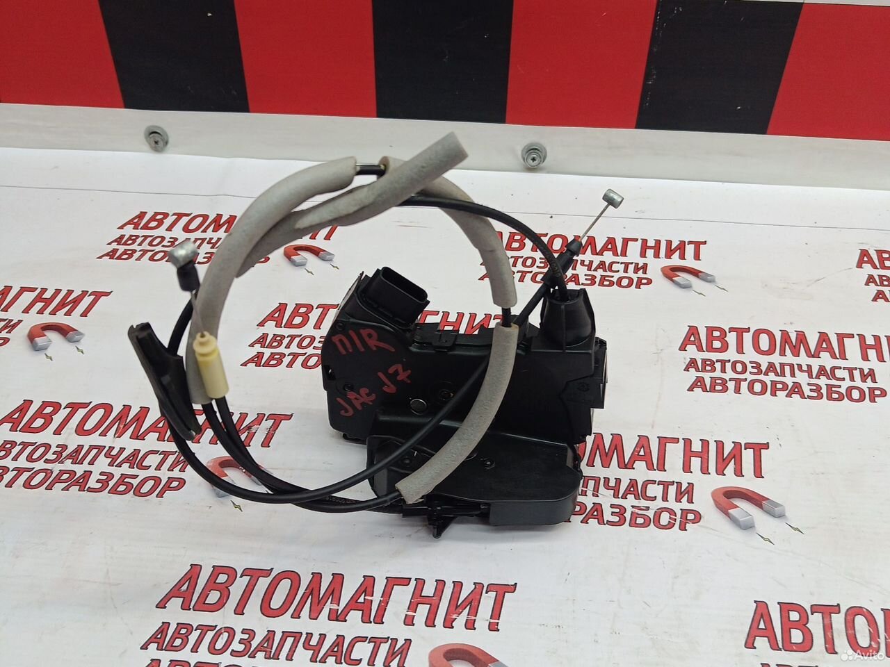 Замок двери передний правый Jac J7
