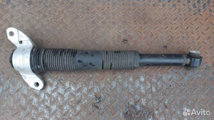 Стойка амортизатора задняя правая Land Rover