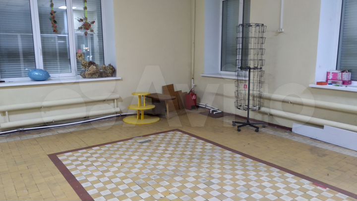 Торговая площадь 71,7 м²