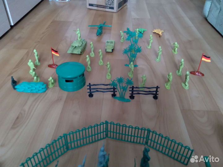 Солдатики (много)