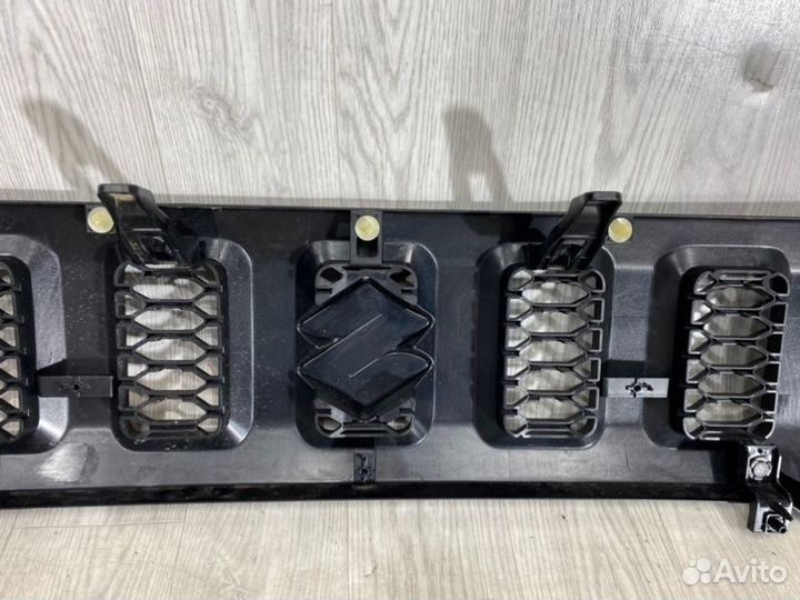 Решетка радиатора suzuki jimny