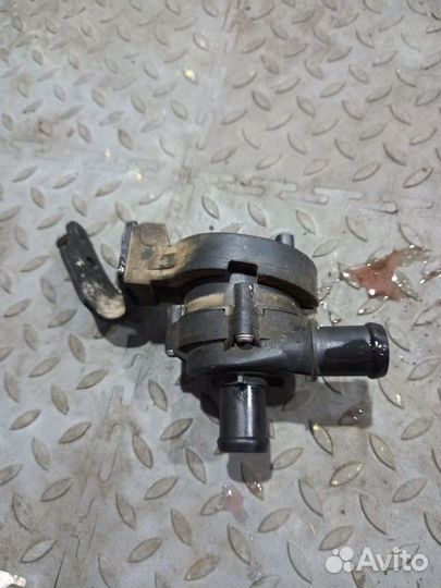 Насос водяной (помпа) (Volkswagen Tiguan)