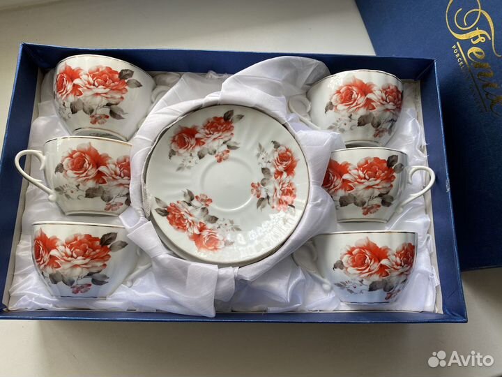 Фарфоровый подарочный чайный сервиз