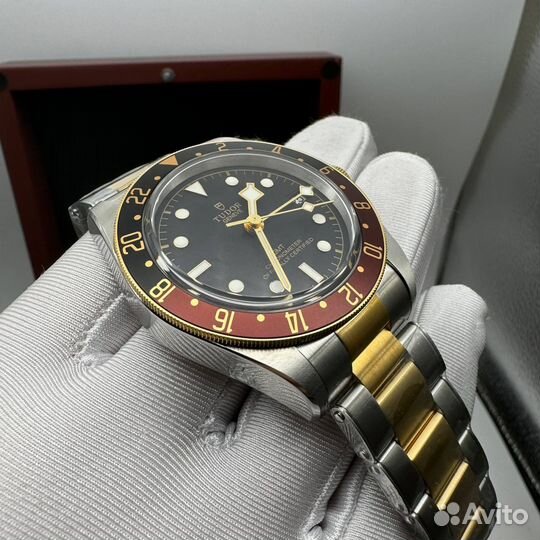 Часы Tudor Black Bay