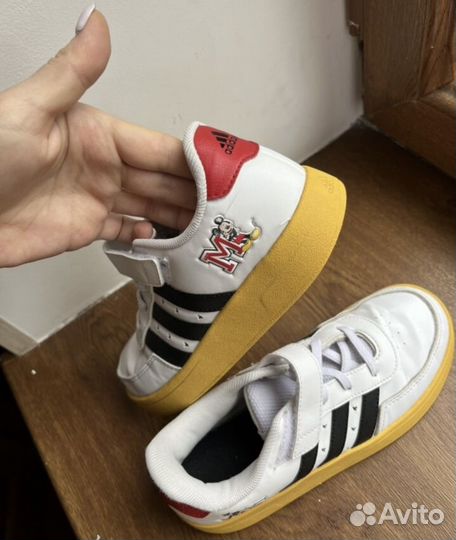 Кроссовки adidas 32