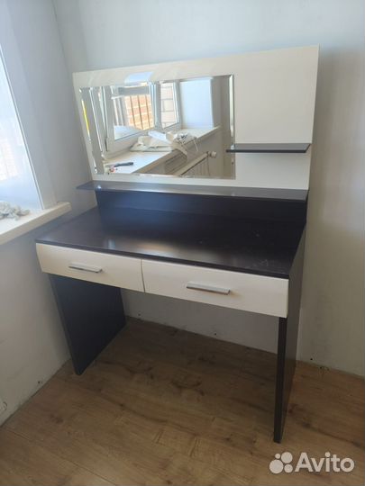 Туалетный столик