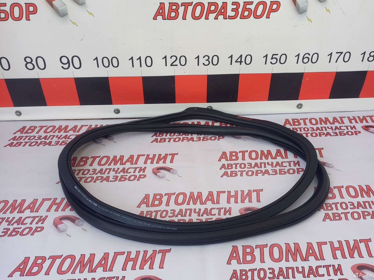 Уплотнитель двери передней правой Шкода Кодиак