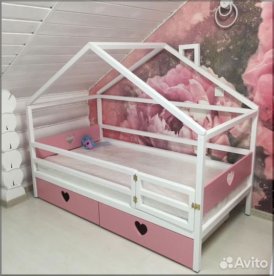Кровать домик с ящиками