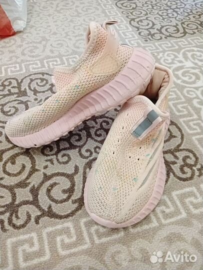 Кроссовки для девочки