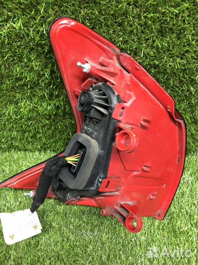 Фонарь задний правый Peugeot 3008