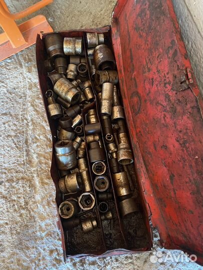 Набор ключей и головок