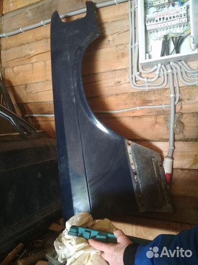 Крыло переднее правое Мерседес w126