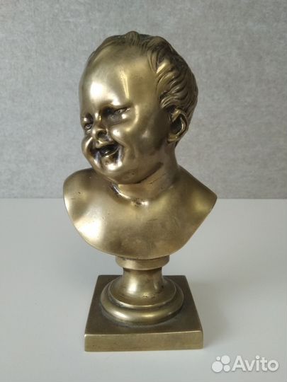 Бронзовый бюст