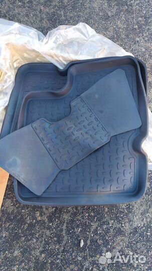 Новые задние коврики Renault Duster 4x4