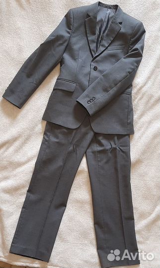 Школьный костюм для мальчика серый