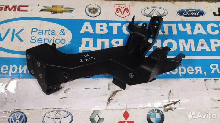 Кронштейн фары левый Jeep Grand Cherokee WK2 10-13