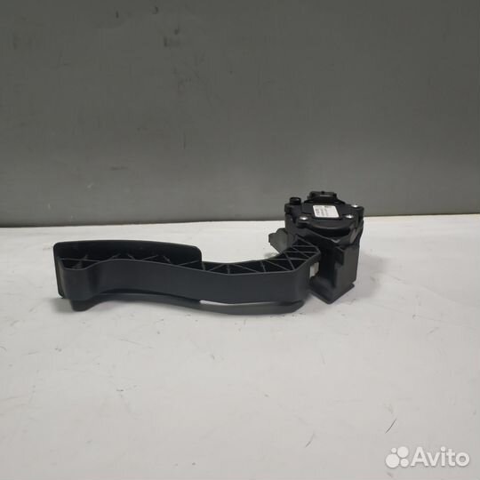 Педаль газа Renault Logan 2