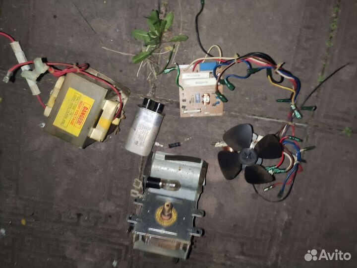 Запчасти от микроволновой печи, трансформатор и тп
