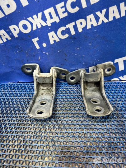 Петля двери Toyota Sprinter седан 1994