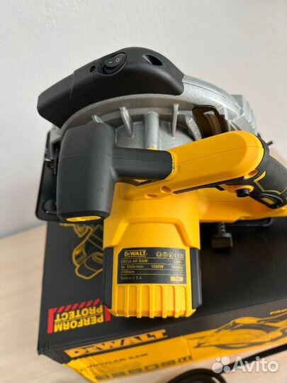 Дисковая пила Dewalt мощная с лазером