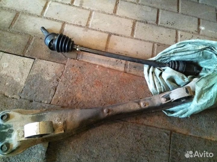 Продам на ниссан алмера N16 2000-2006 пер